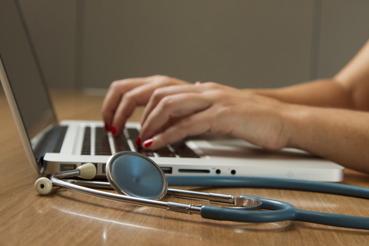 Comment lire et comprendre son ordonnance ophtalmologique ? Le guide pas à pas